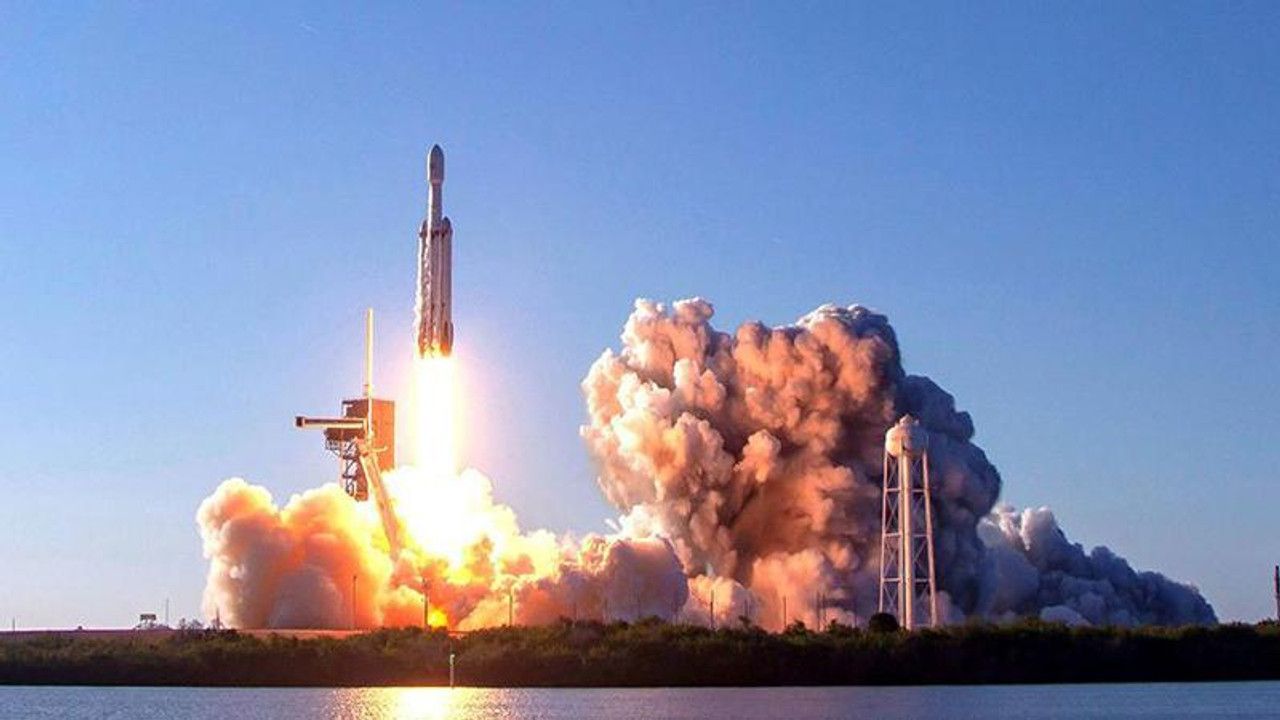 Falcon Heavy başarıyla fırlatıldı!