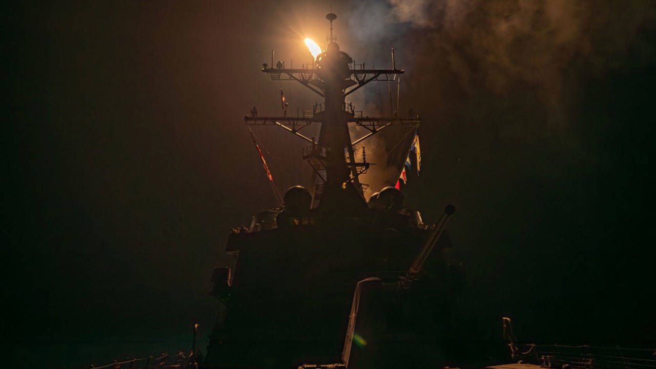 ABD ve İngiltere Yemen'e havadan denize savaş başlattı