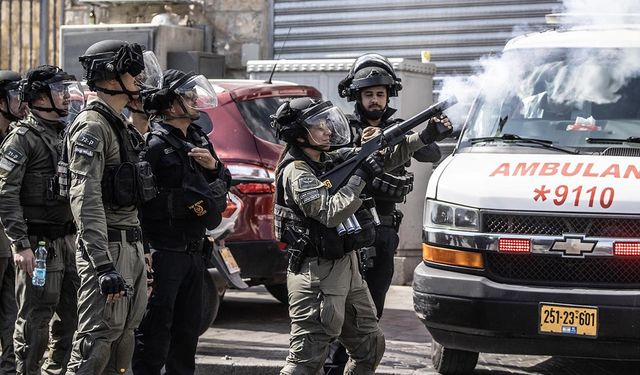İsrail polisinden Doğu Kudüs'te namaz kılmak isteyenlere müdahale!