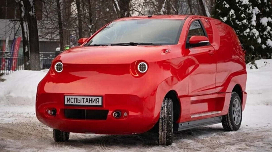 Rusya, ilk otomobili ''Amber'' ı tanıttı Tasarımıyla alay konusu oldu3