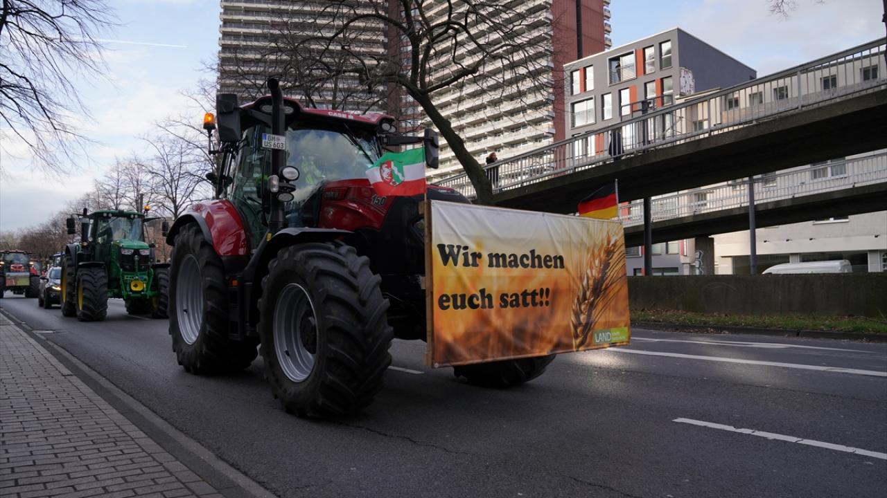 Almanya'da tarım işletmecileri, hükümeti protesto etti