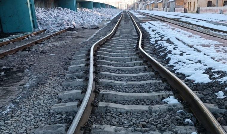 Adıyaman'da hasar gören tren rayları onarılıyor